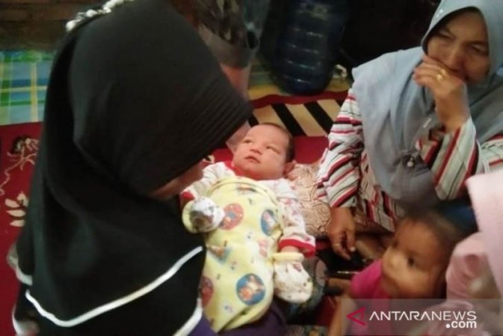 Detail Foto Bayi Aneh Tapi Nyata Nomer 22