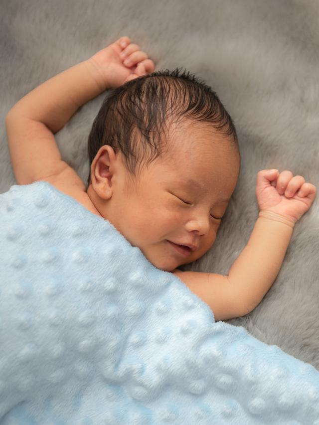 Detail Foto Bayi Baru Lahir Normal Nomer 49