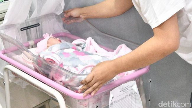 Detail Foto Bayi Baru Lahir Perempuan Nomer 50