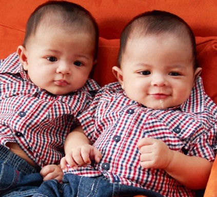 Detail Foto Bayi Kembar Laki Laki Nomer 25