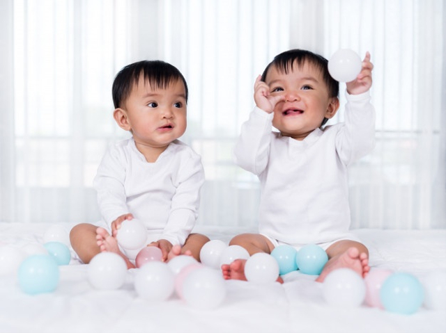 Detail Foto Bayi Kembar Laki Laki Nomer 30