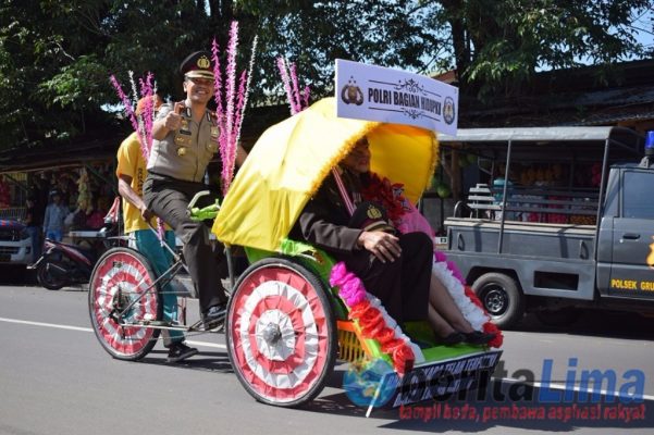 Detail Foto Becak Hias Nomer 21