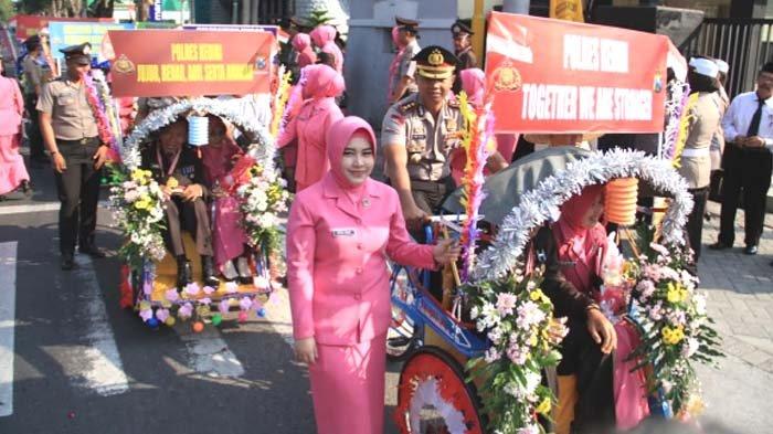 Detail Foto Becak Hias Nomer 31