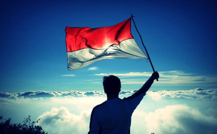 Detail Foto Bendera Indonesia Berkibar Nomer 13