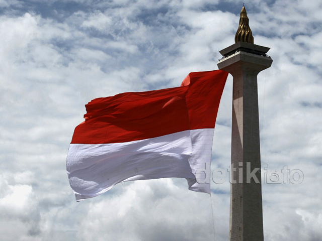 Detail Foto Bendera Indonesia Berkibar Nomer 21