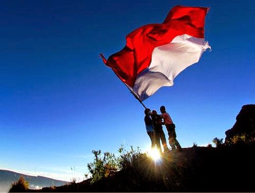 Detail Foto Bendera Indonesia Berkibar Nomer 38