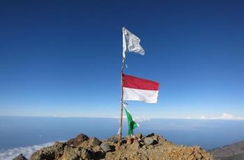 Detail Foto Bendera Kemerdekaan Indonesia Nomer 34