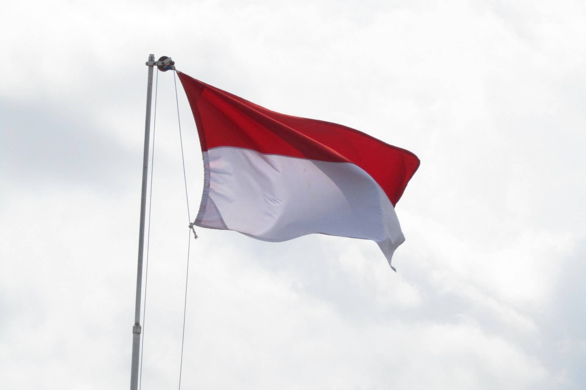 Detail Foto Bendera Merah Putih Berkibar Nomer 15