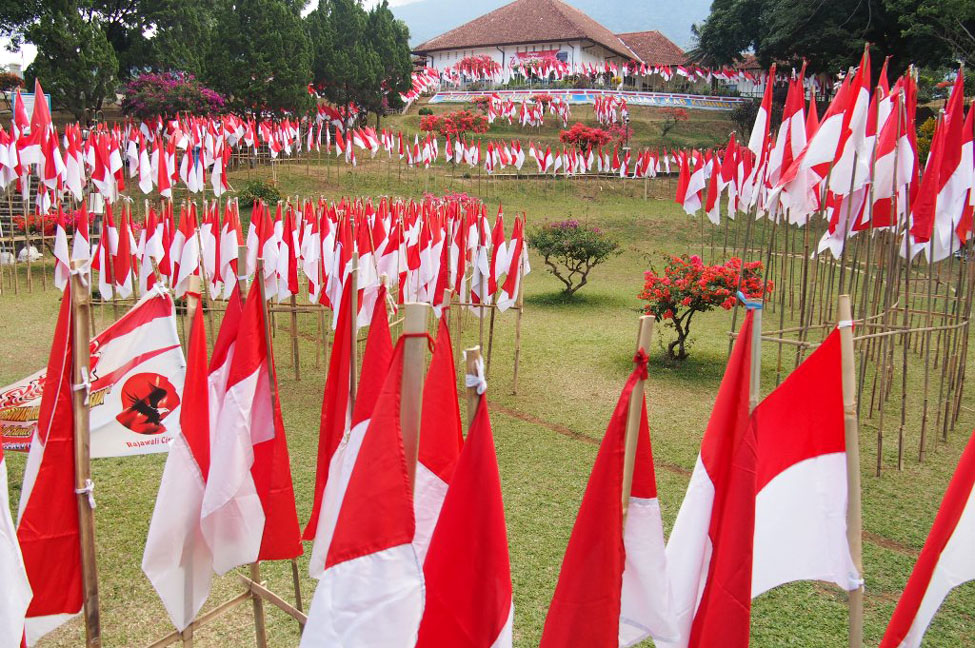 Detail Foto Bendera Merah Putih Berkibar Nomer 37