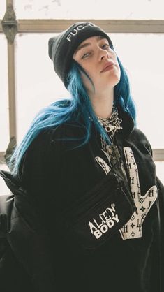 Detail Foto Billie Eilish Keren Nomer 2