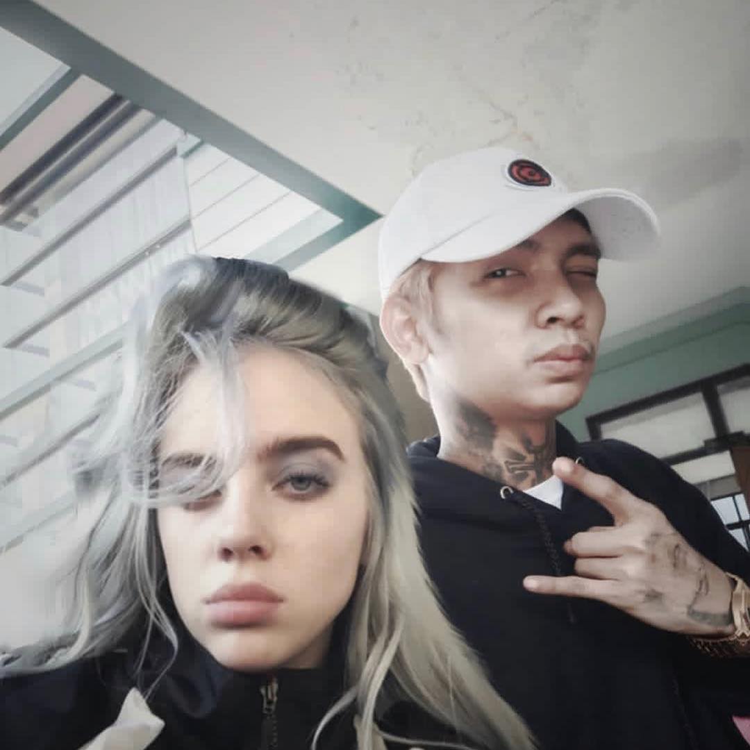 Detail Foto Billie Eilish Keren Nomer 28