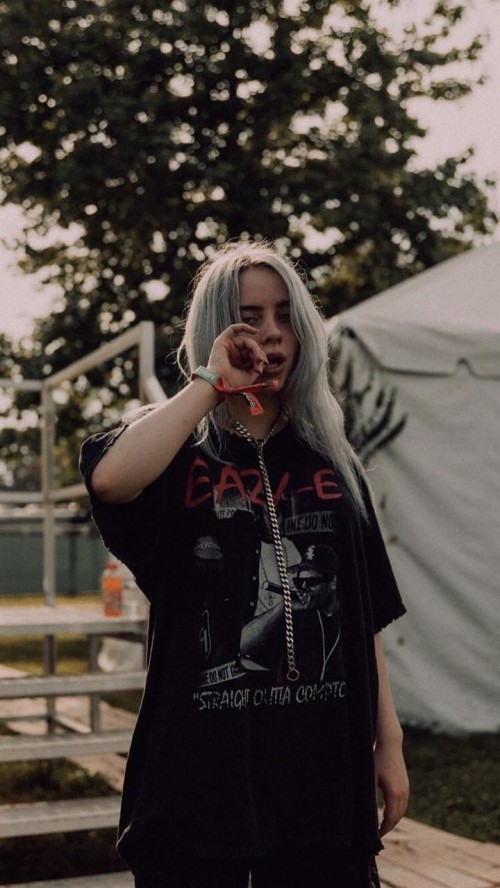 Detail Foto Billie Eilish Keren Nomer 8