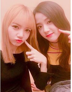 Detail Foto Blackpink Jisoo Dan Lisa Nomer 5