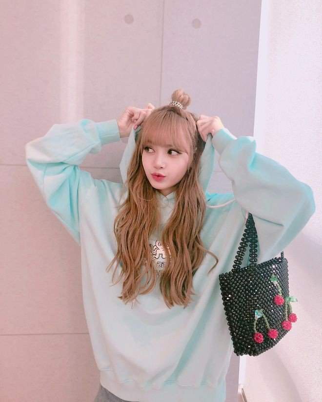 Detail Foto Blackpink Lisa Yang Imut Nomer 8