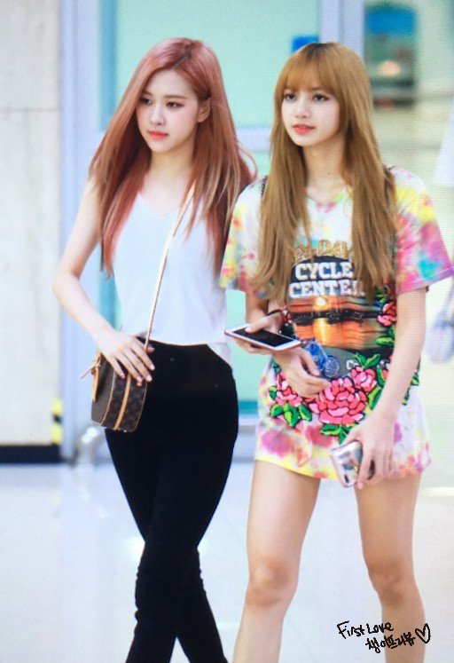 Detail Foto Blackpink Rose Dan Lisa Nomer 25