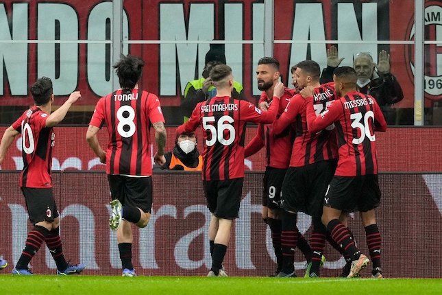 Detail Foto Bola Ac Milan Nomer 33