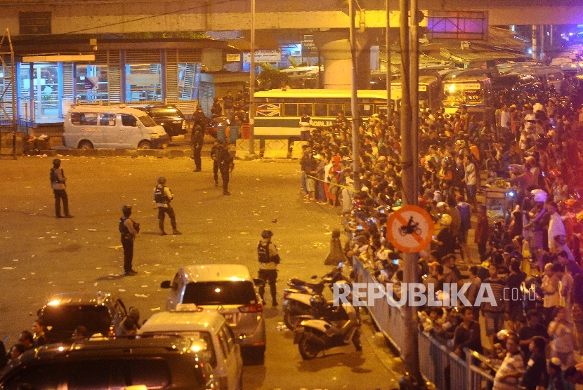 Detail Foto Bom Bunuh Diri Kampung Melayu Nomer 34