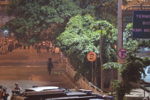 Detail Foto Bom Bunuh Diri Kampung Melayu Nomer 44