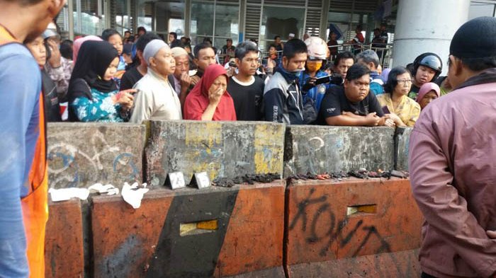 Detail Foto Bom Kampung Melayu Nomer 44