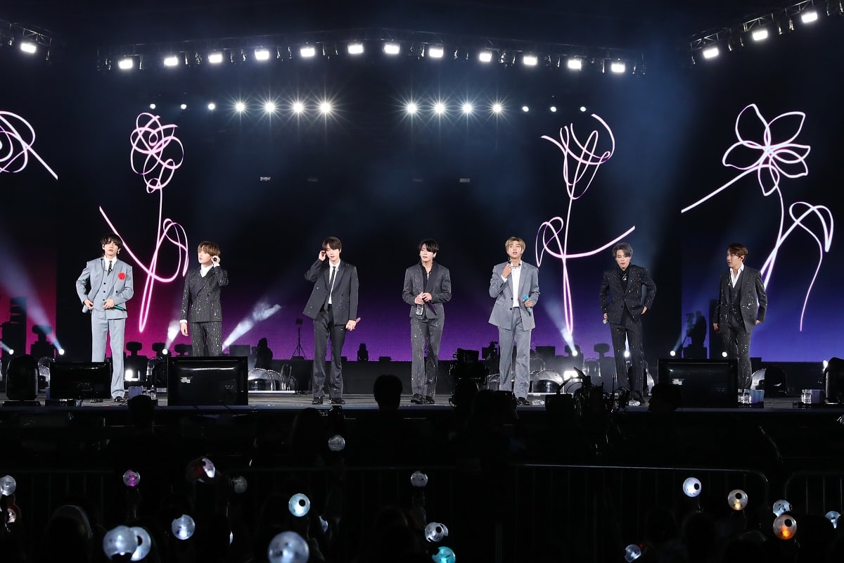 Detail Foto Bts Saat Konser Nomer 23