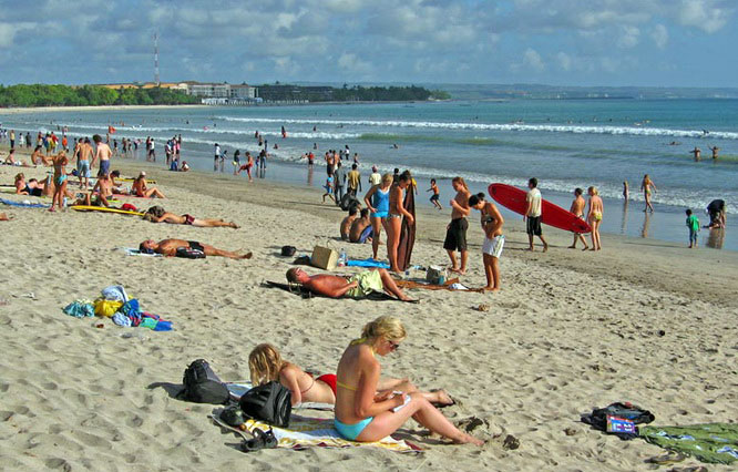 Detail Foto Bule Di Pantai Kuta Nomer 3