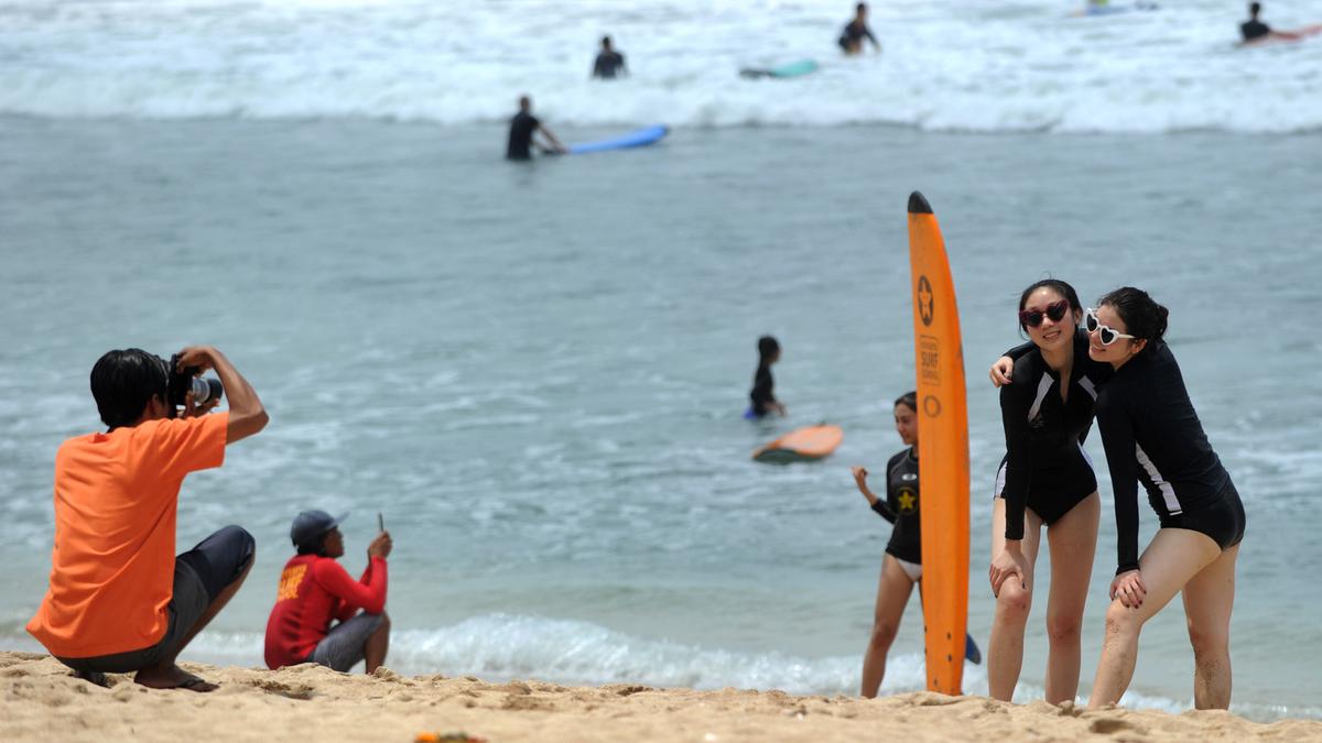 Detail Foto Bule Di Pantai Kuta Nomer 27