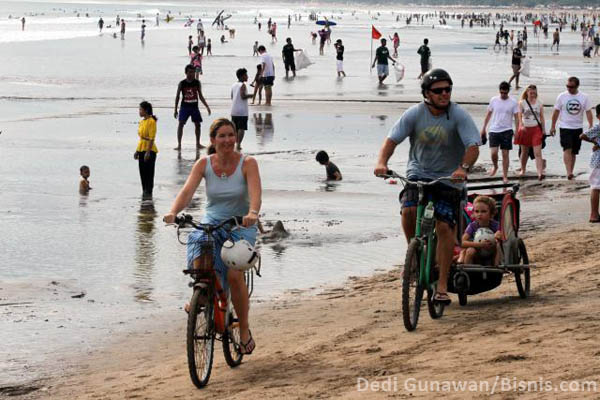 Detail Foto Bule Di Pantai Kuta Nomer 31