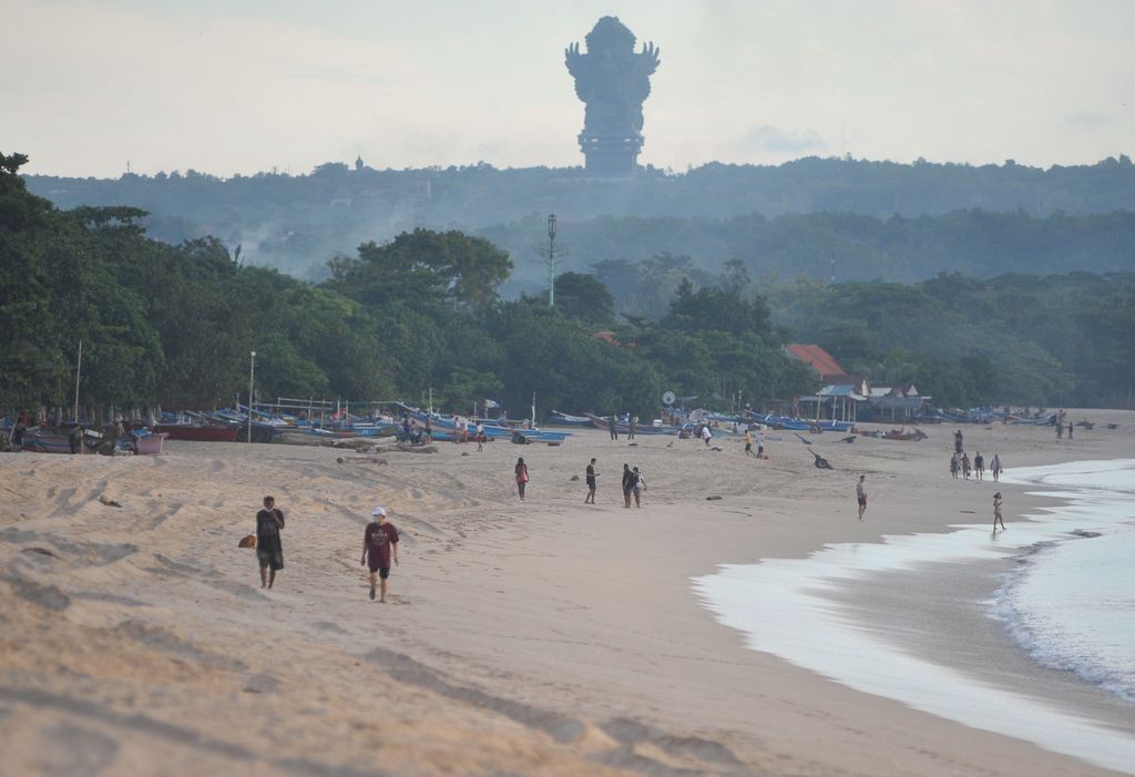 Detail Foto Bule Di Pantai Kuta Nomer 41