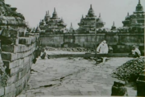 Detail Foto Candi Borobudur Pertama Kali Ditemukan Nomer 8