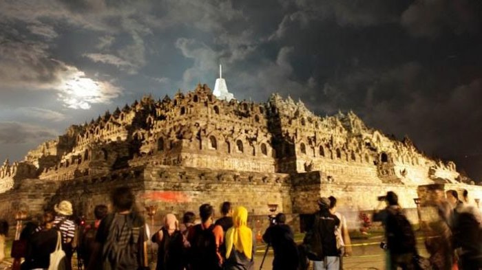 Detail Foto Candi Borobudur Pertama Kali Ditemukan Nomer 19