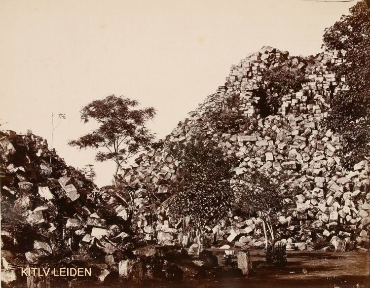 Detail Foto Candi Borobudur Pertama Kali Ditemukan Nomer 23