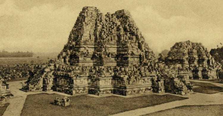 Detail Foto Candi Borobudur Pertama Kali Ditemukan Nomer 28