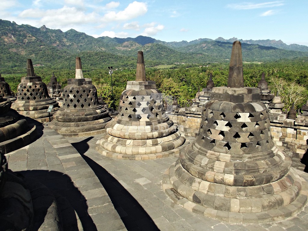 Detail Foto Candi Borobudur Pertama Kali Ditemukan Nomer 39