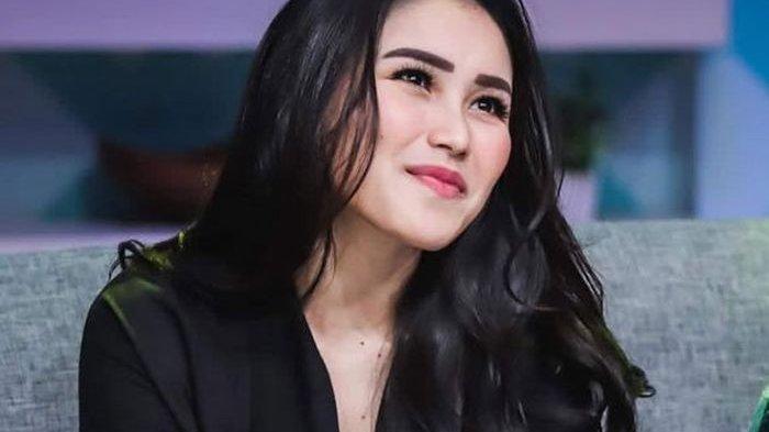 Detail Foto Cantik Ayu Ting Ting Nomer 3