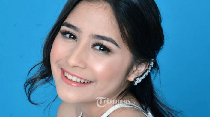 Detail Foto Cantik Prilly Latuconsina Nomer 31