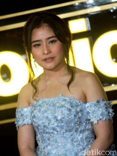 Detail Foto Cantik Prilly Latuconsina Nomer 32