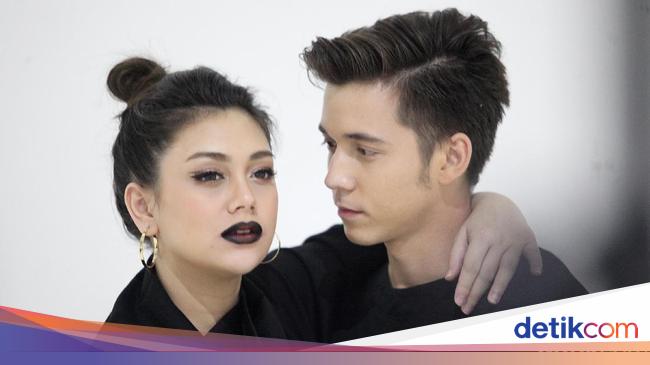 Detail Foto Celine Dan Stefan William Nomer 7