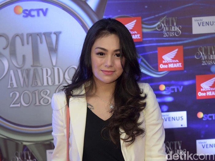 Detail Foto Celine Evangelista Dan Stefan William Nomer 38