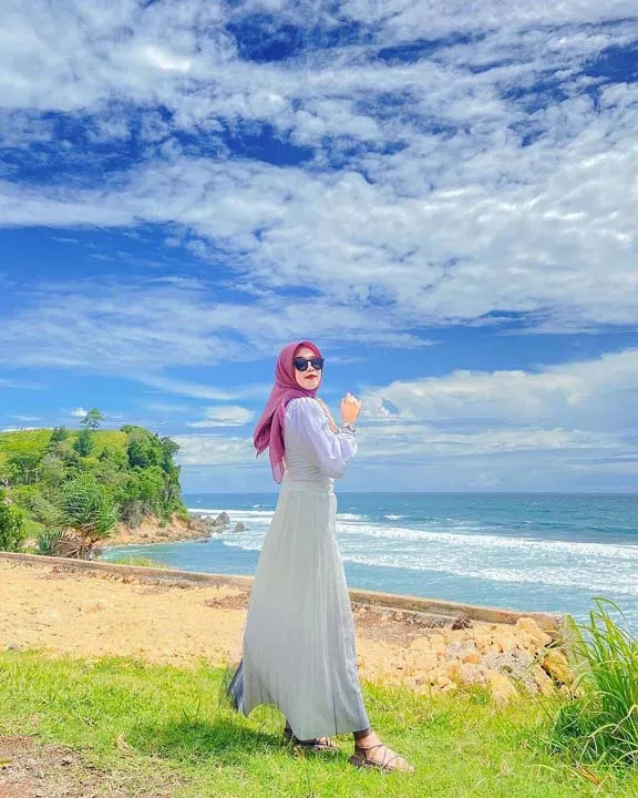 Detail Foto Cewek Dari Belakang Di Pantai Nomer 38