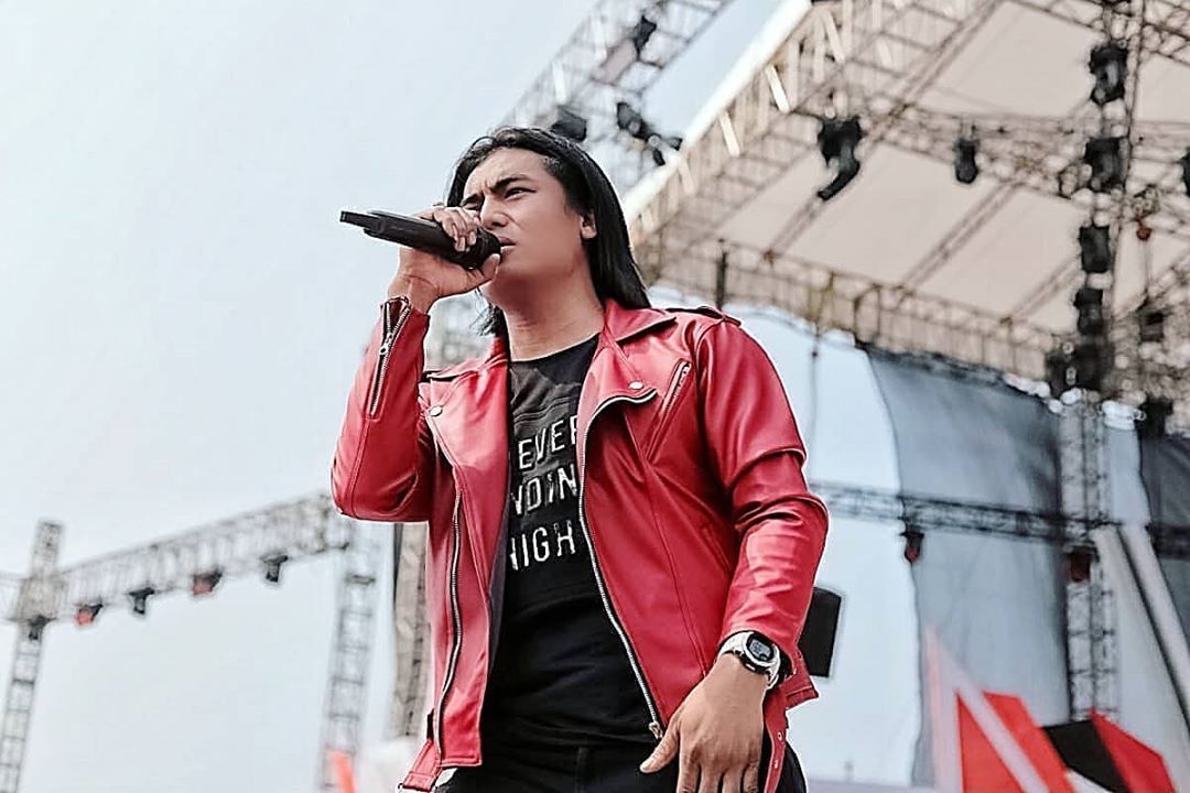 Detail Foto Charly Setia Band Nomer 12