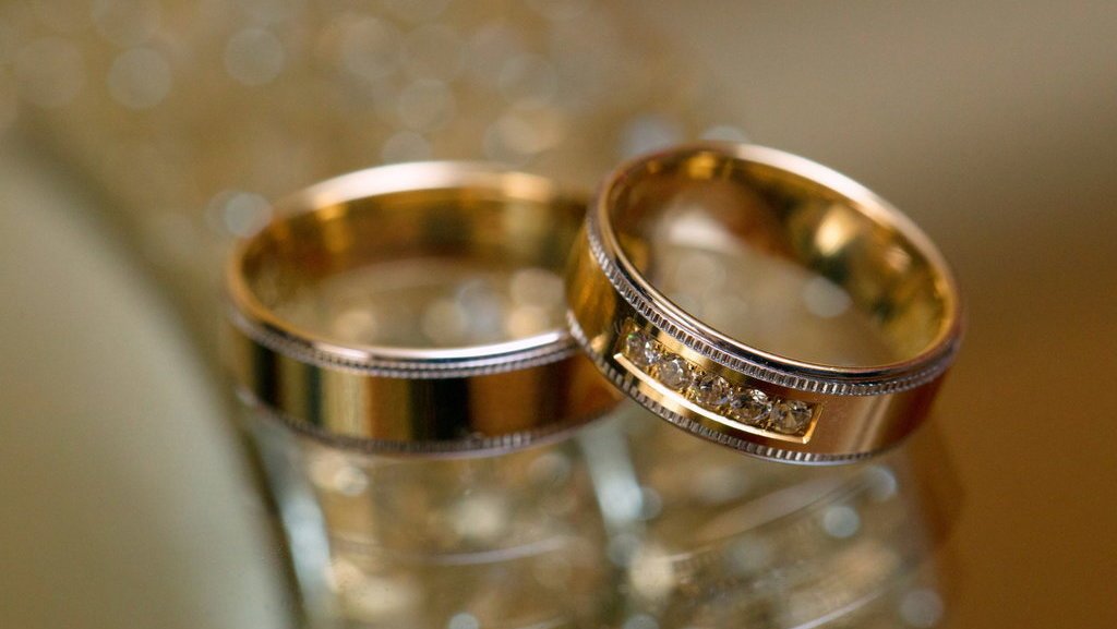 Detail Foto Cincin Emas Tunangan Nomer 4