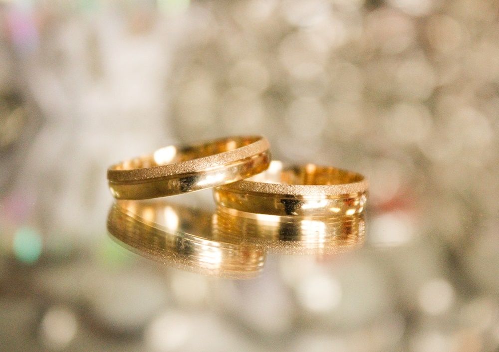 Detail Foto Cincin Tunangan Di Jari Nomer 20