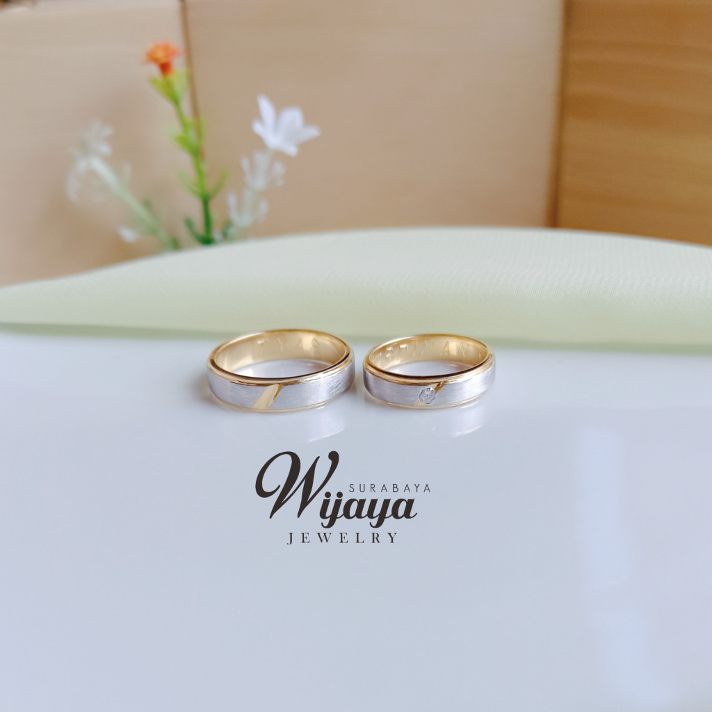 Detail Foto Cincin Tunangan Di Jari Nomer 37