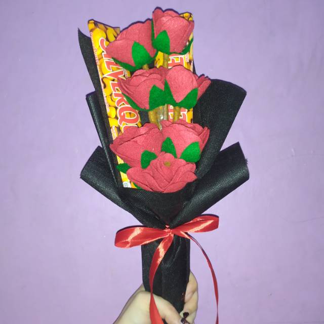 Detail Foto Coklat Dan Bunga Valentine Nomer 3