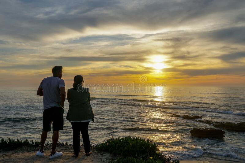 Detail Foto Couple Di Pantai Nomer 51