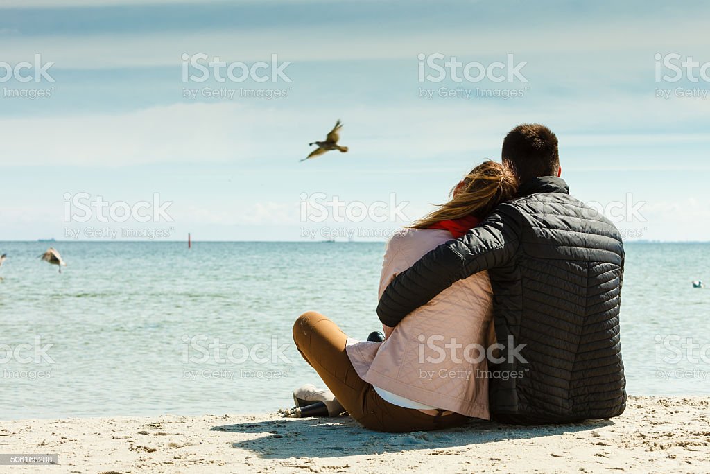 Detail Foto Couple Di Pantai Nomer 9