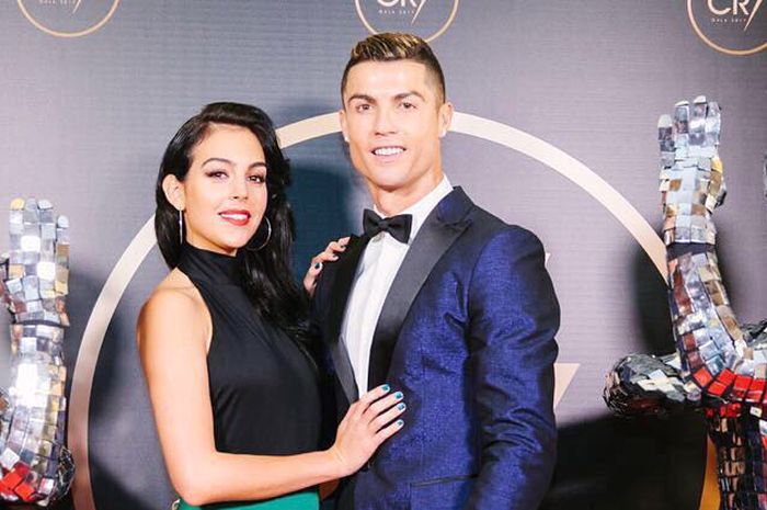 Detail Foto Cristiano Ronaldo Dan Pacar Nomer 2