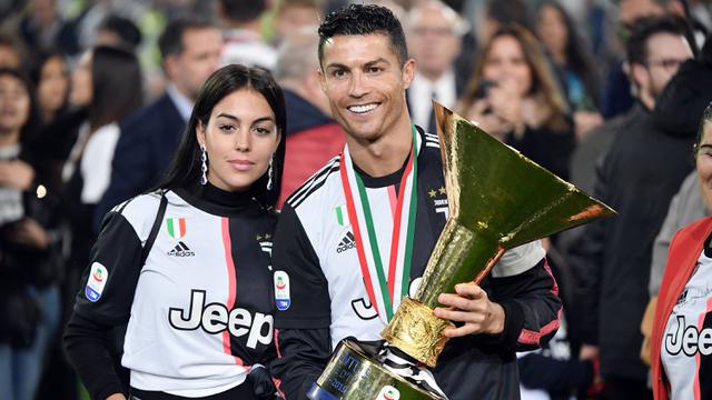 Detail Foto Cristiano Ronaldo Dan Pacar Nomer 28