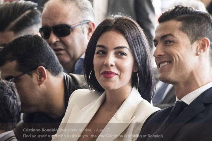 Detail Foto Cristiano Ronaldo Dan Pacar Nomer 31