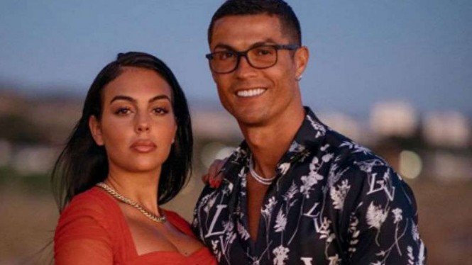 Detail Foto Cristiano Ronaldo Dan Pacar Nomer 34